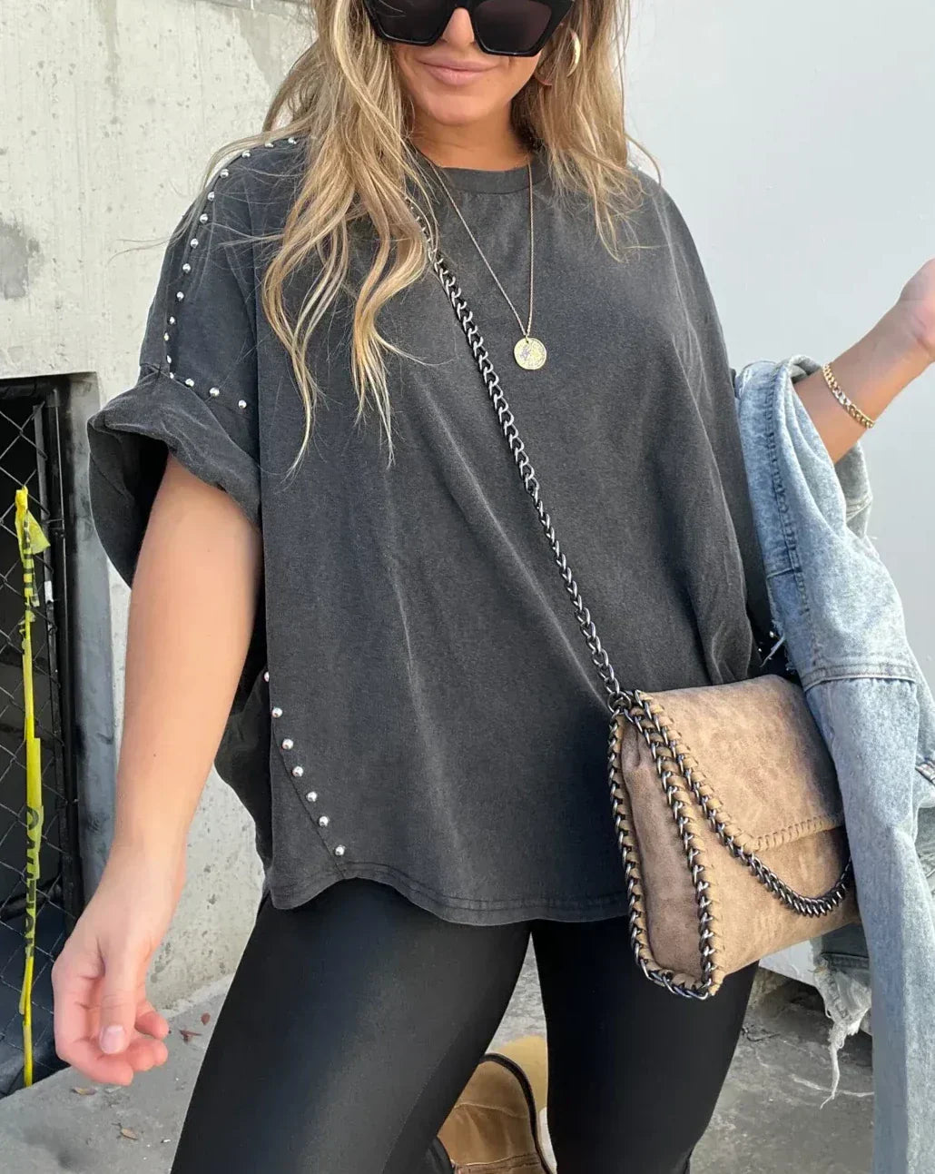 BELLA - OVERSIZED T-SHIRT MET STUDS